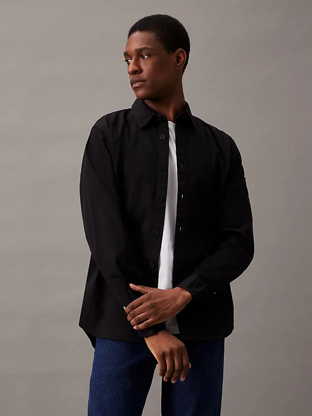 Camisa de sarja de algodão com modelagem relaxada