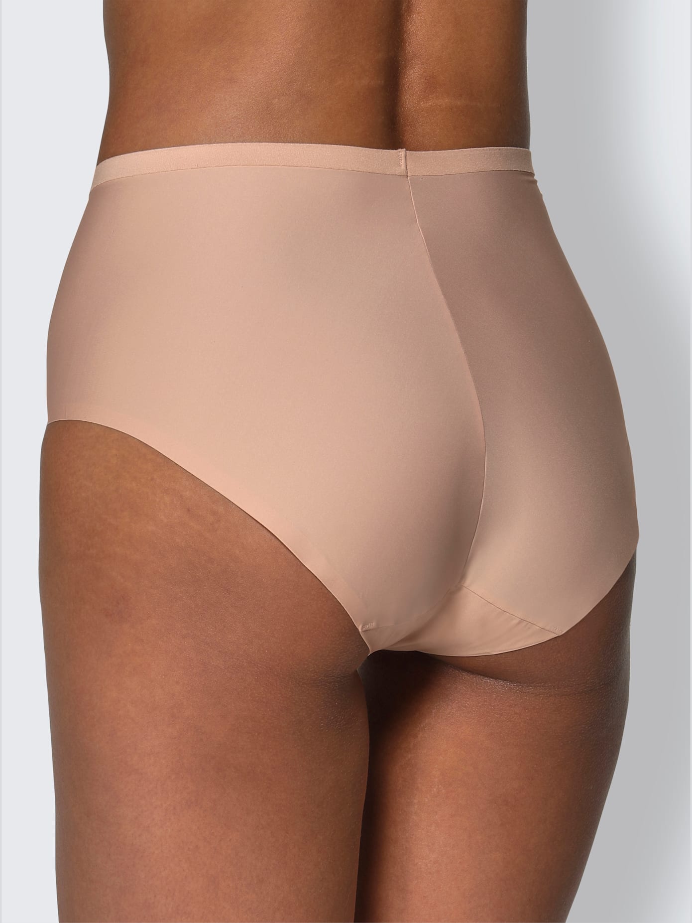 Slip gainant effet moulant
