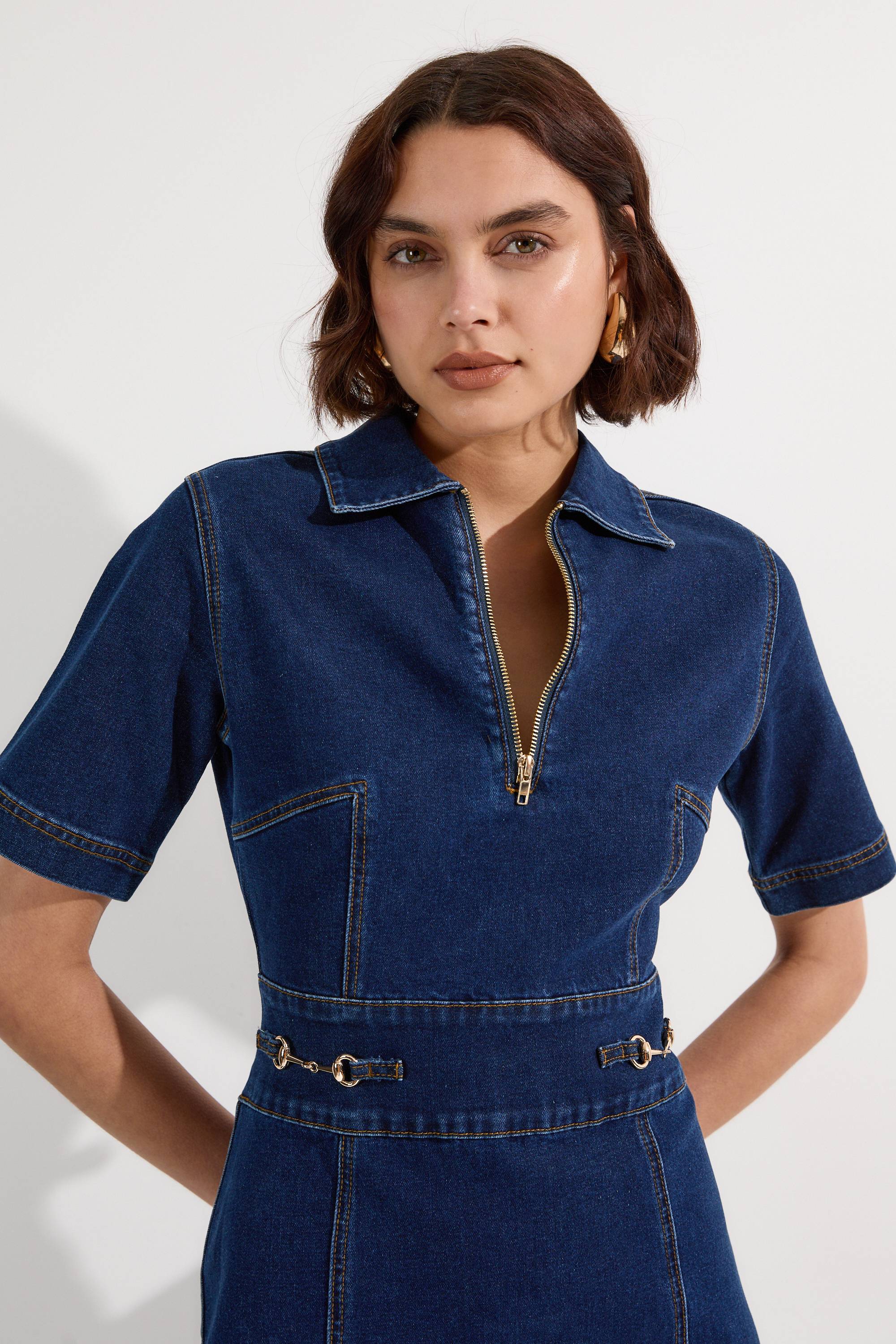 KarenMillen Robe midi en denim stretch avec garniture Snaffle et col