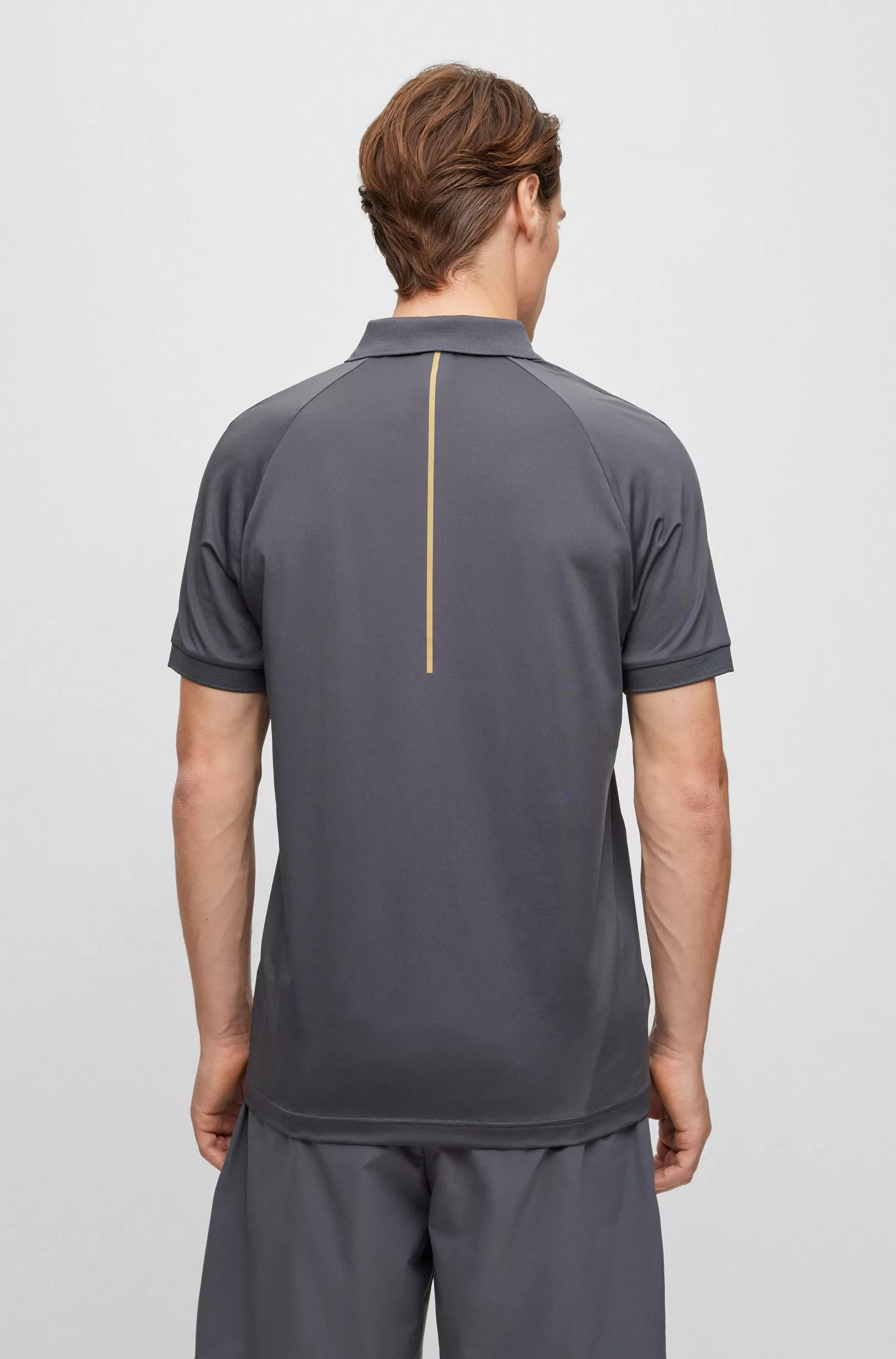Camisa polo BOSS verde, corte slim, com padrão refletivo decorativo.