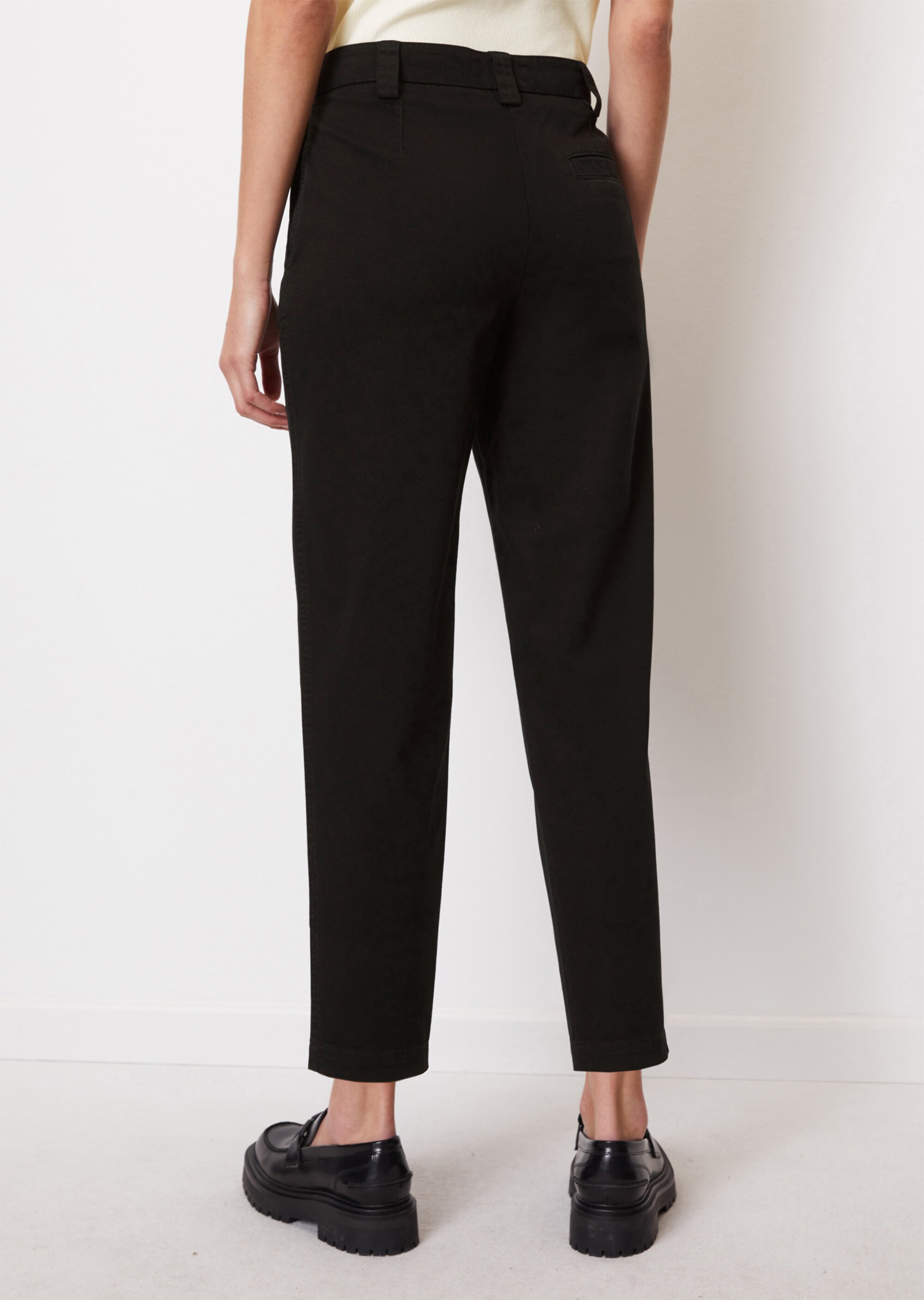 Chino Modell KALNI tapered aus Bio-Baumwoll-Stretch