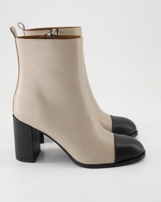 Konstantin Starke Vitello Tortora / Mousse Nero Stiefeletten in Beige