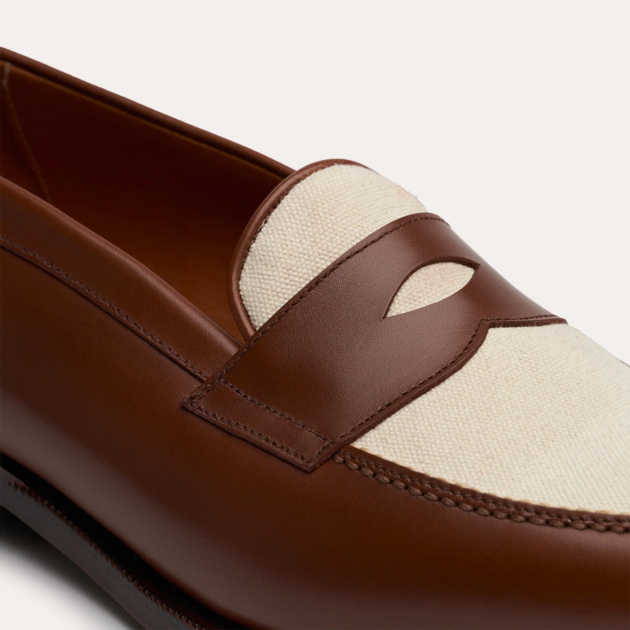 Two-tone wagtail moccasin