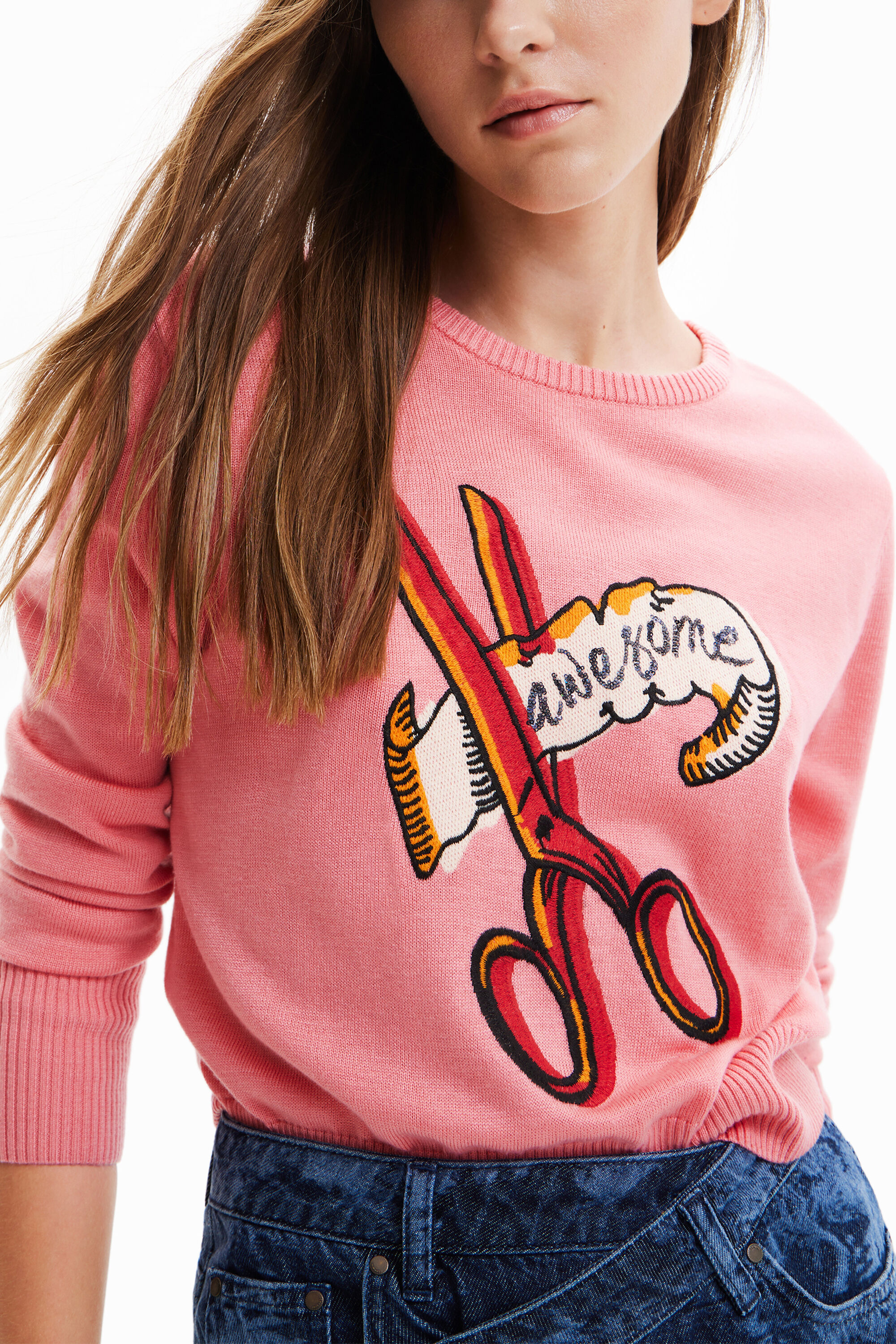 Pull brodé ciseaux