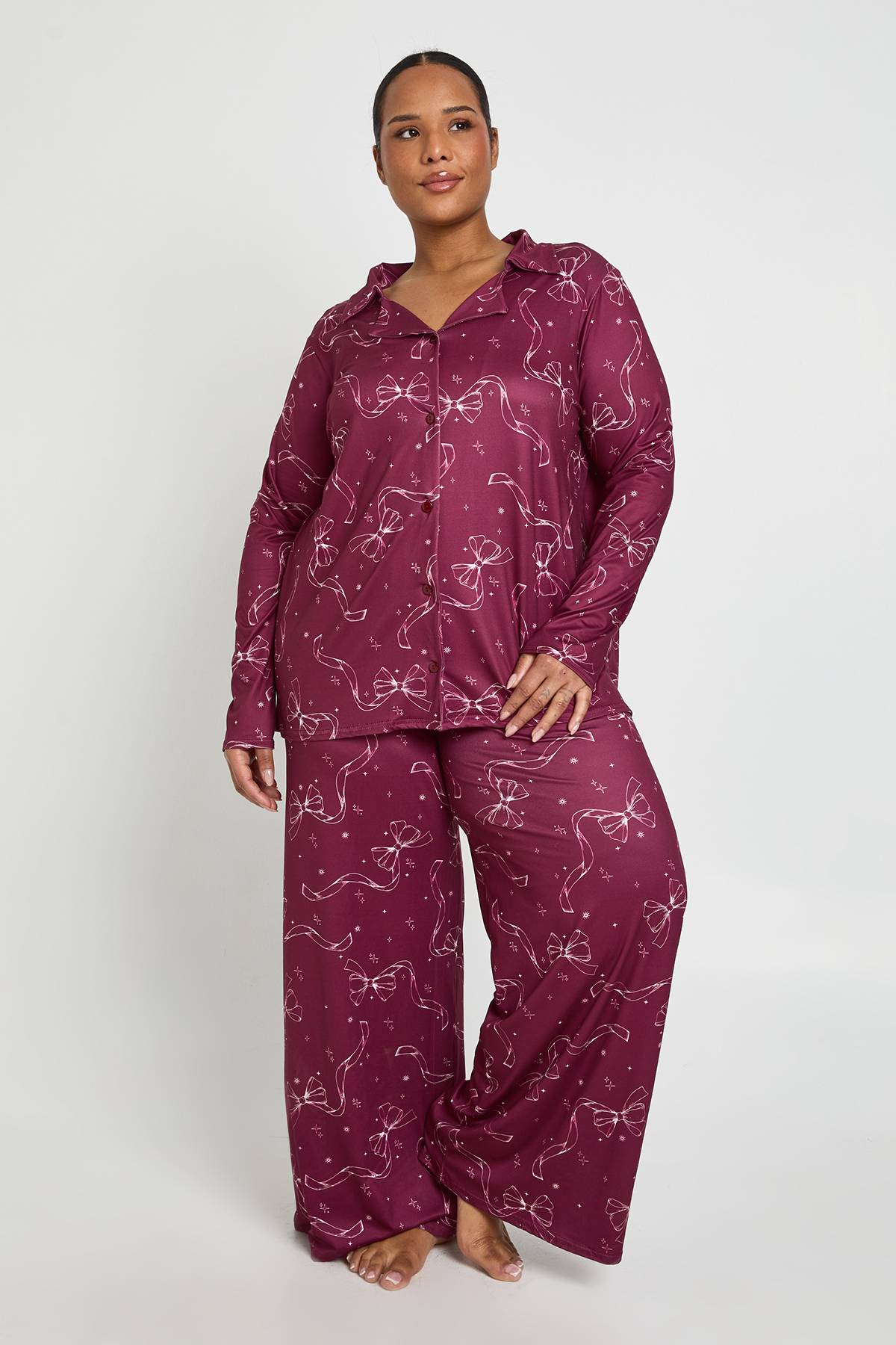 boohoo Ensemble Pyjama Grande Taille Chemise À Manches Longues Et Pantalon Imprimé Nœuds