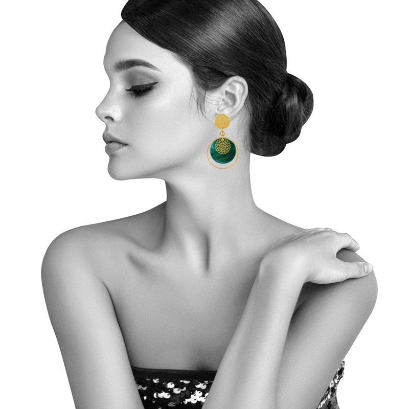 Boucles d'Oreilles Clous Métal Doré Cercle et Pastille de Nacre