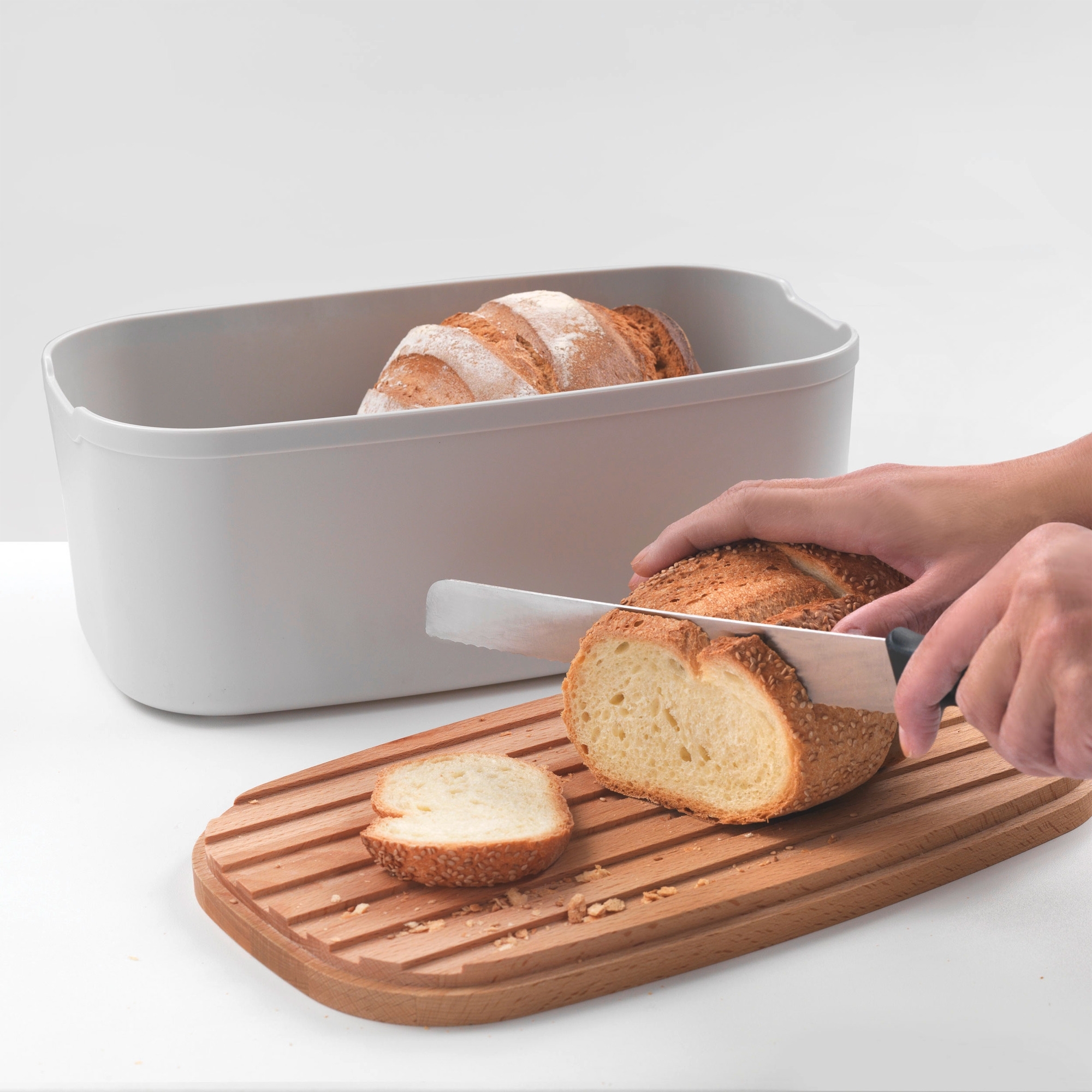 Metaltex Bready Brotkasten mit 2-in-1 Deckel / Brotschneidebrett
