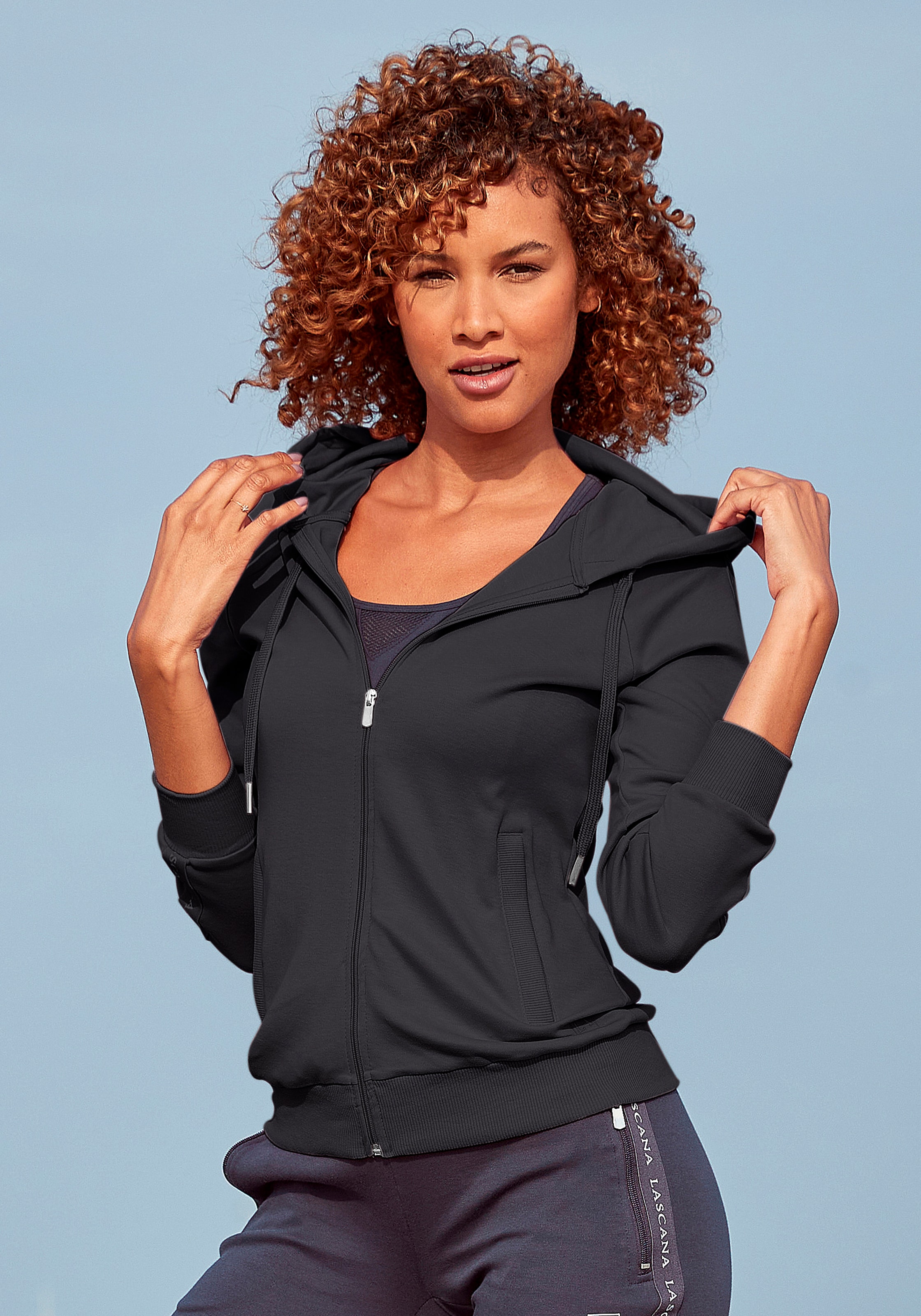 LASCANA ACTIVE Trainingsjacke mit Kapuze mit  Logo Tape an den Ärmeln