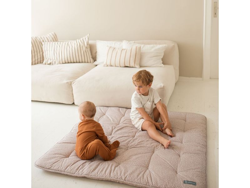 emma & noah Krabbeldecke Blume Berry 120 x 120 cm Dick gepolstert für sicheren Krabbelspass