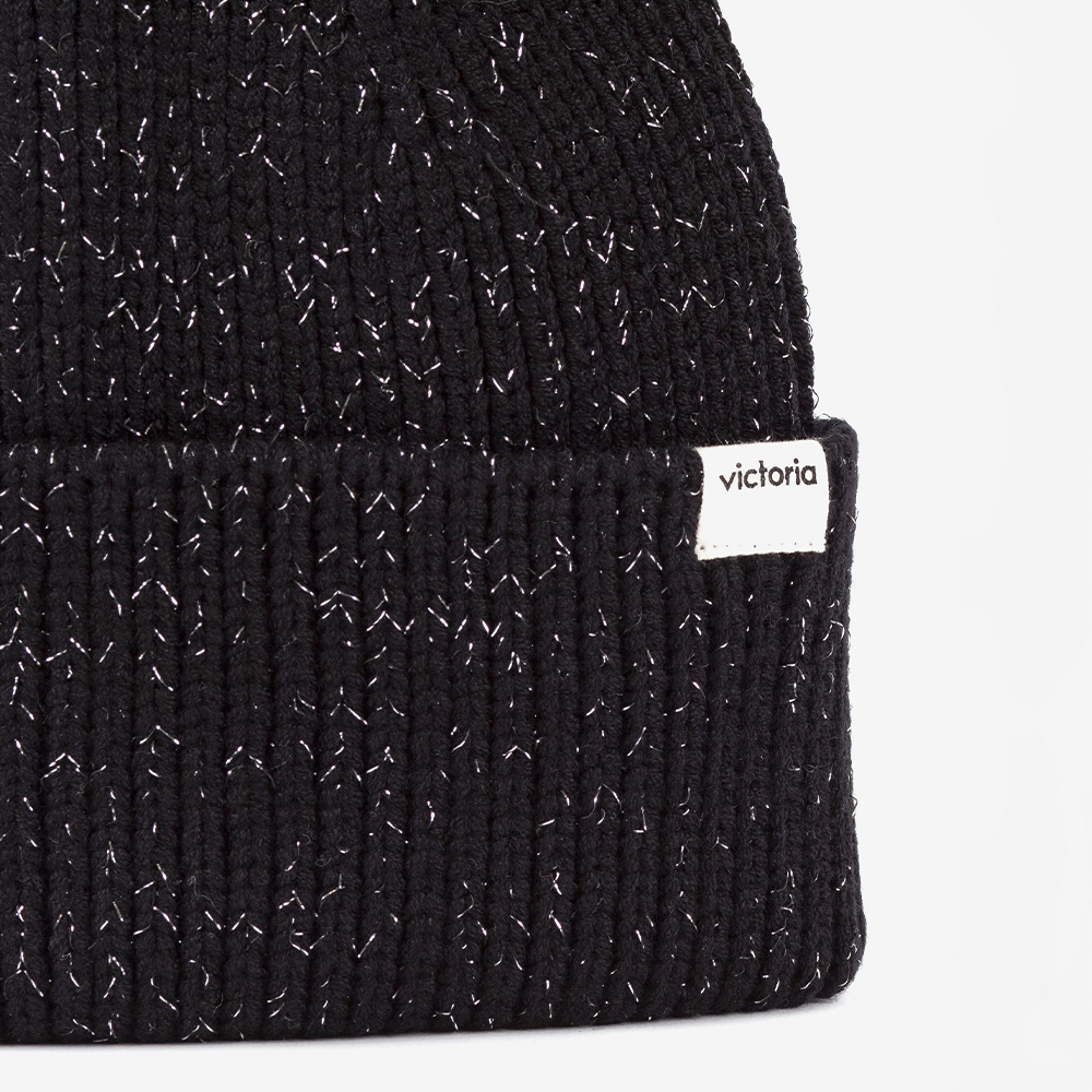 Gorro de malha V. Things com lurex, dobra dupla e etiqueta na aba.