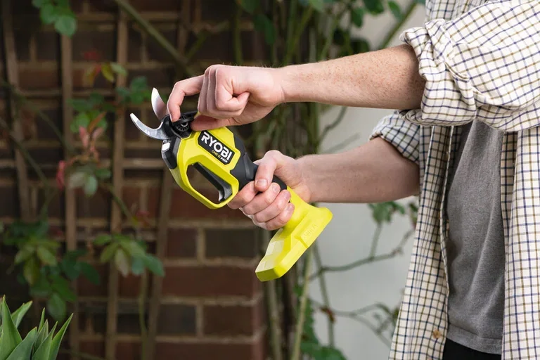 Ryobi Grensaks 8V ONE  HP RY18SCXA-0