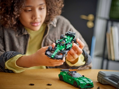 LEGO Aston Martin safety car en AMR23 (76925)