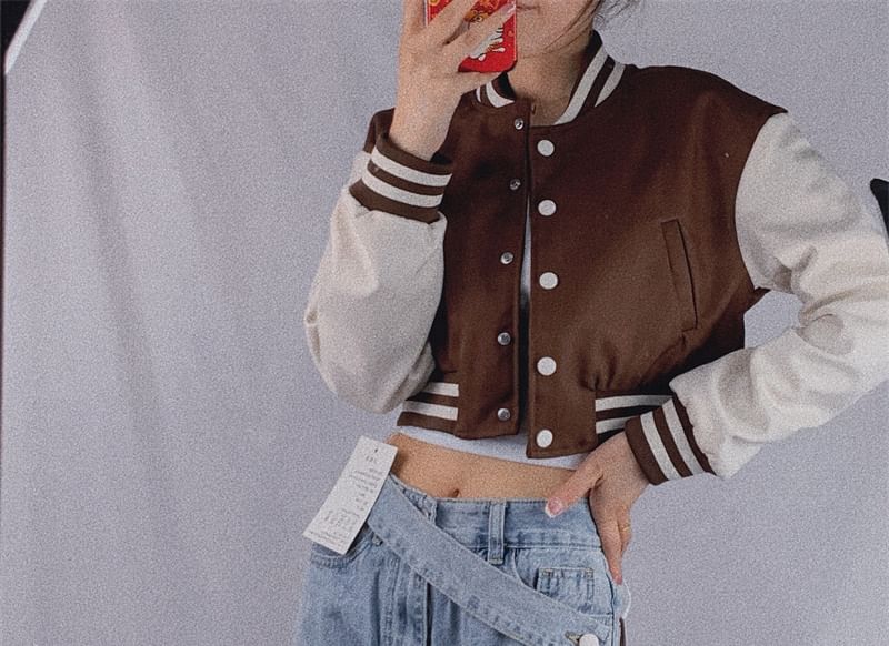 Bazer - Tweekleurige cropped baseballjack met knopen