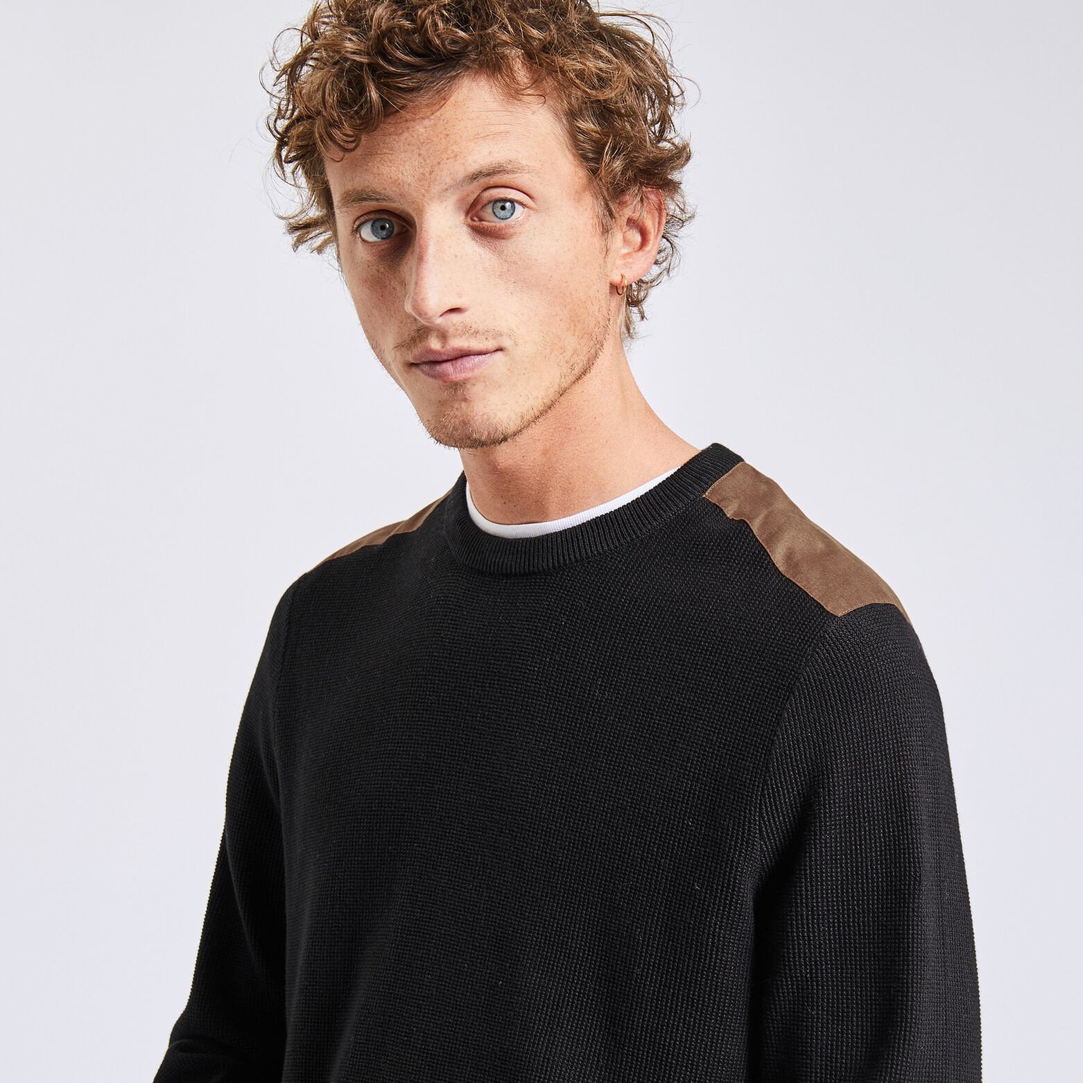 Pull à col rond et patch épaule Noir