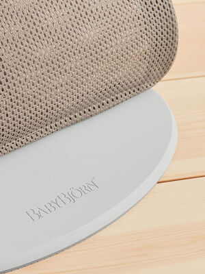 BabyBjörn Balance Soft Vippestol Mesh, Gråbeige/Hvit