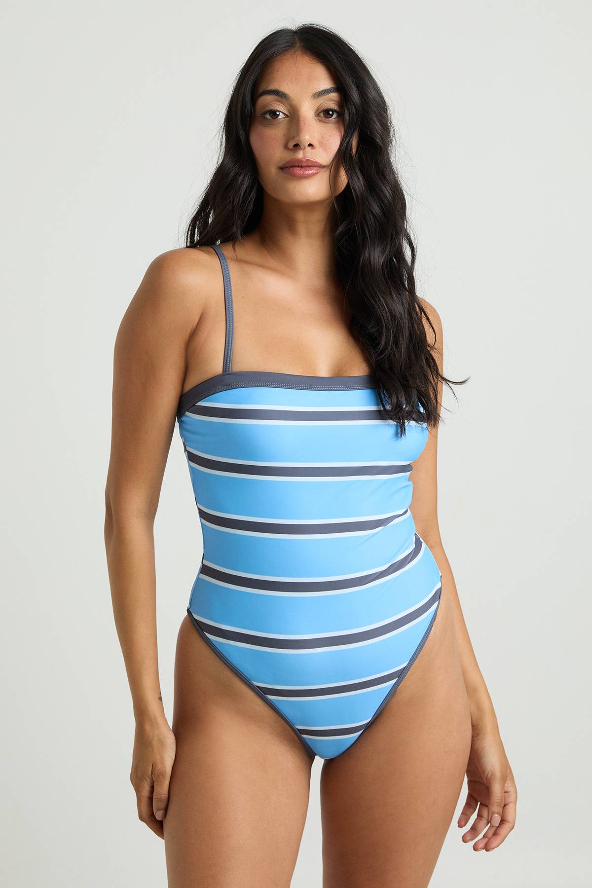 boohoo Maillot de Bain Bandeau à Rayures avec Biais Contrastant