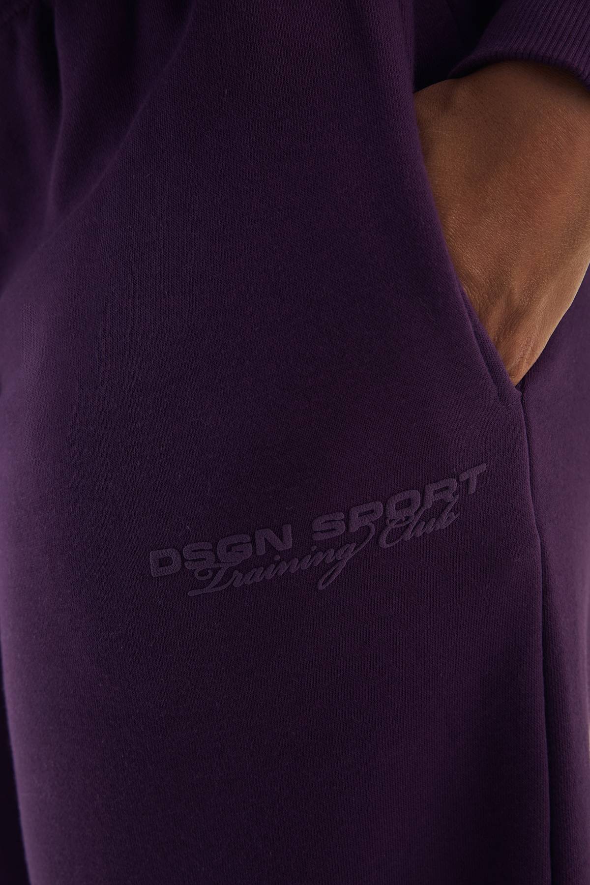 Jogging Jambe Droite DSGN Studio Sport Training Club