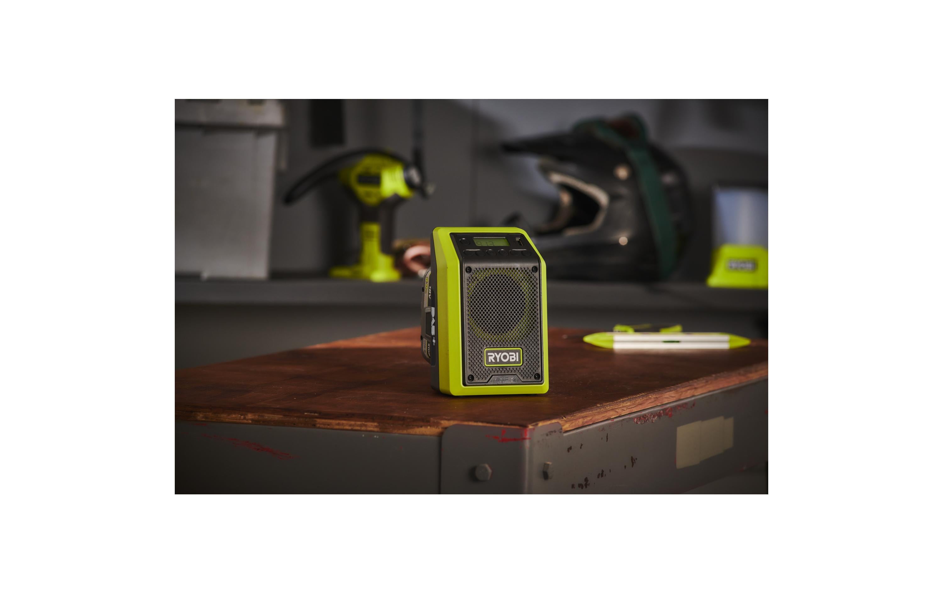 Baustellenradio RRDAB18-0, 18 V, Solo<br>Akkubetriebenes Bluetooth-Radio mit DAB-Funktion und 1 x 10 W Ausgangsleistung