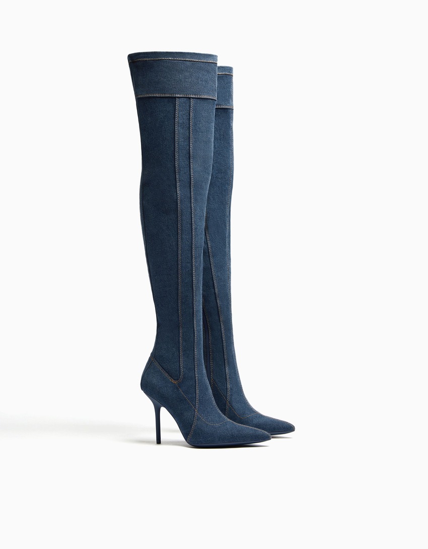 Botas jeans de salto alto acima do joelho