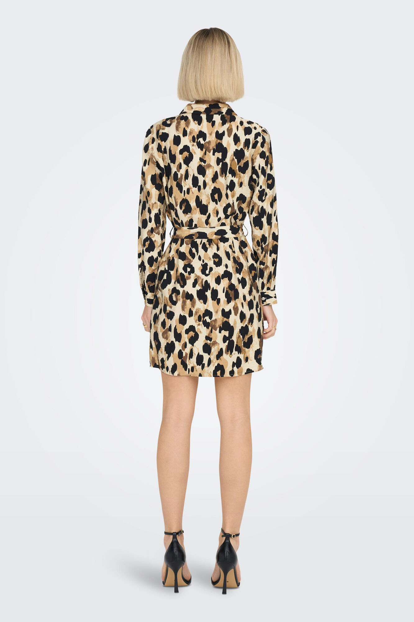 Vestido curto estilo camisa