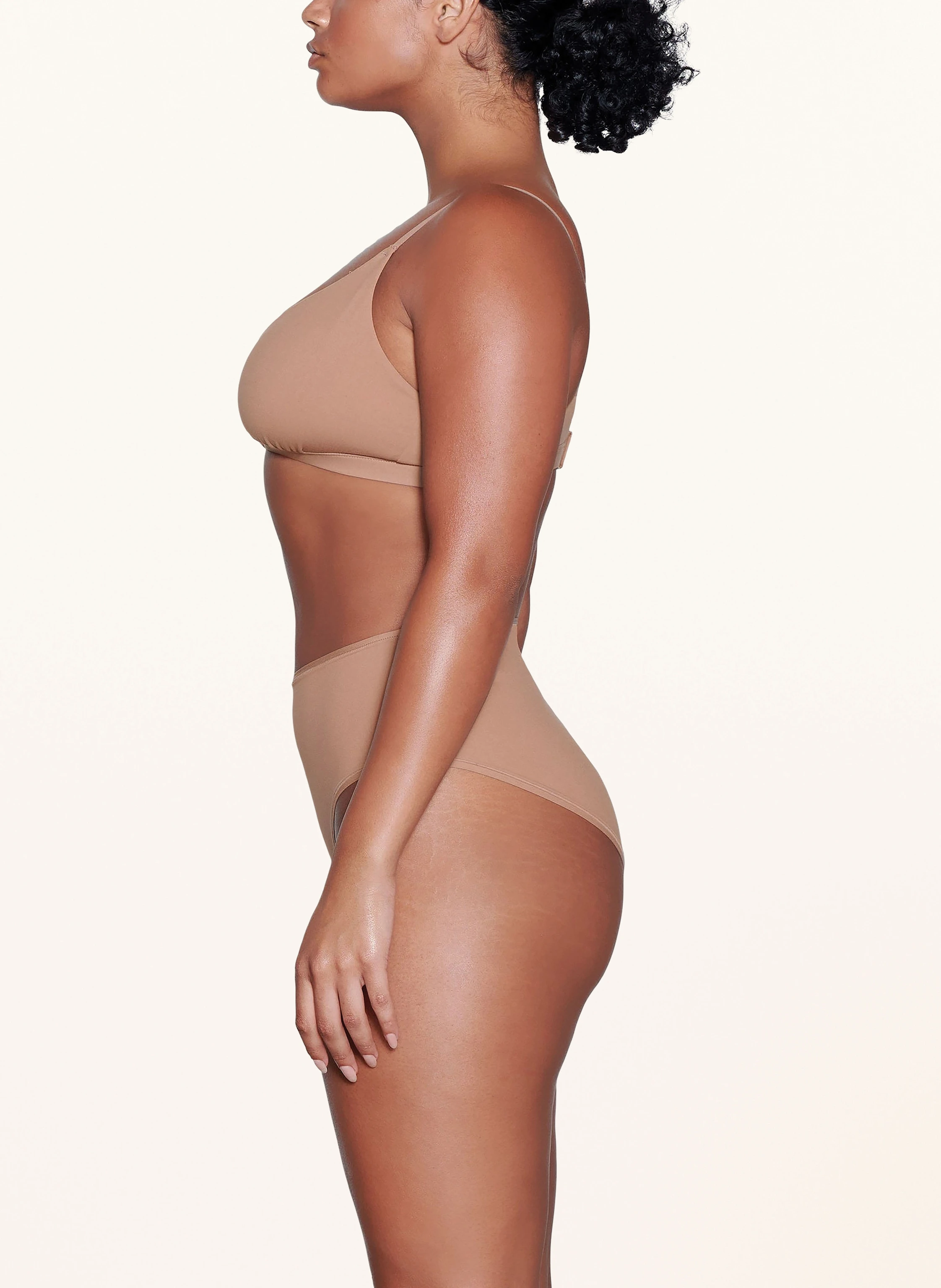 SKIMS Triangel-BH FITS EVERYBODY