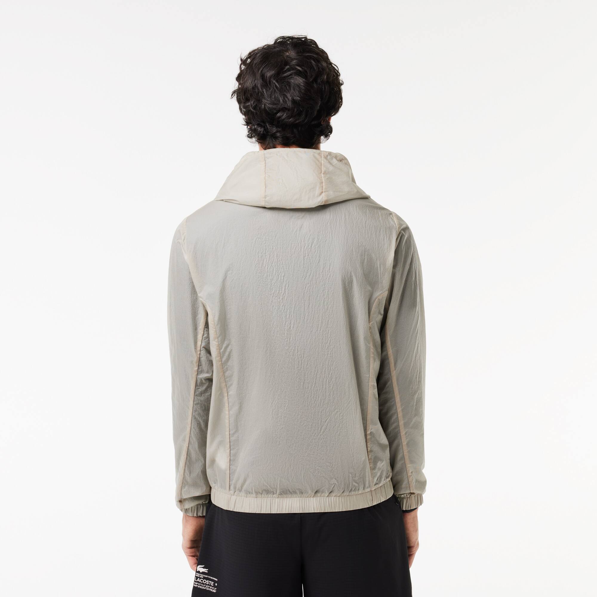 Leichte wasserfeste Sportjacke mit Kapuze