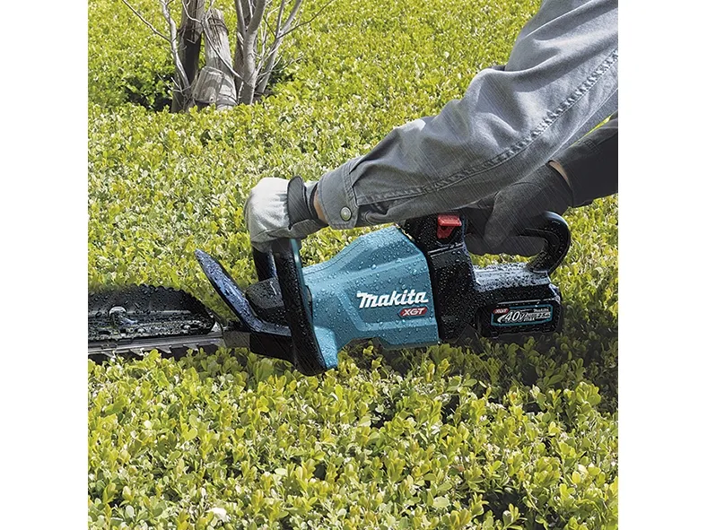 Makita UH004GZ - Hæktrimmer - ledningfri - 40 V - 720 W - intet batteri, ingen oplader - 2000/3600/5000 spm - 600 mm - Skærekapacitet 23.5 mm - tandmellemrum: 35 mm - 4.3 kg - SOLO