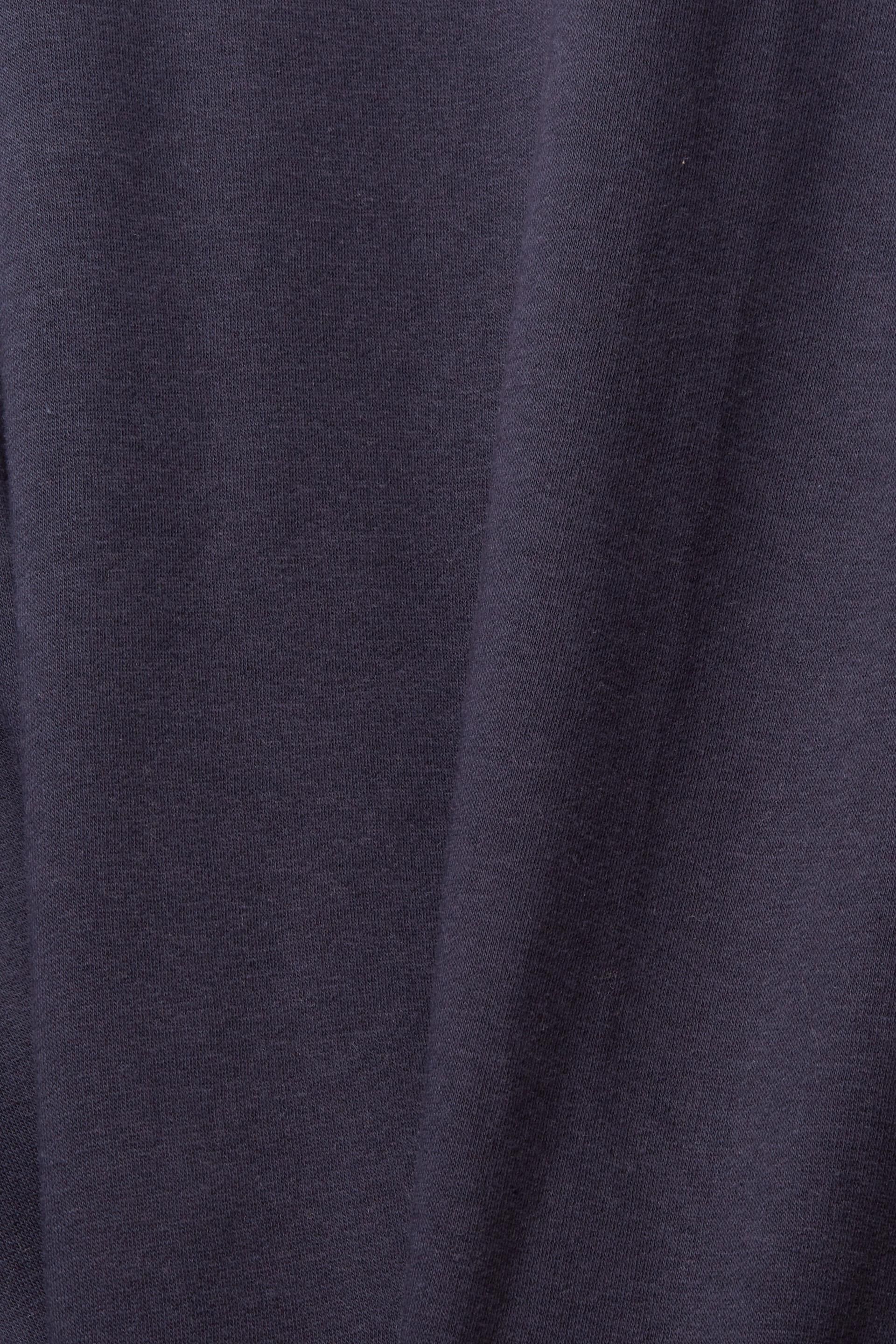 En matière recyclée le sweat-shirt unicolore