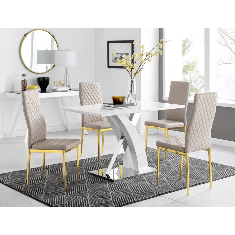 Conjunto de mesa de jantar branca com acabamento brilhante e 4 cadeiras de jantar de luxo em couro sintético.