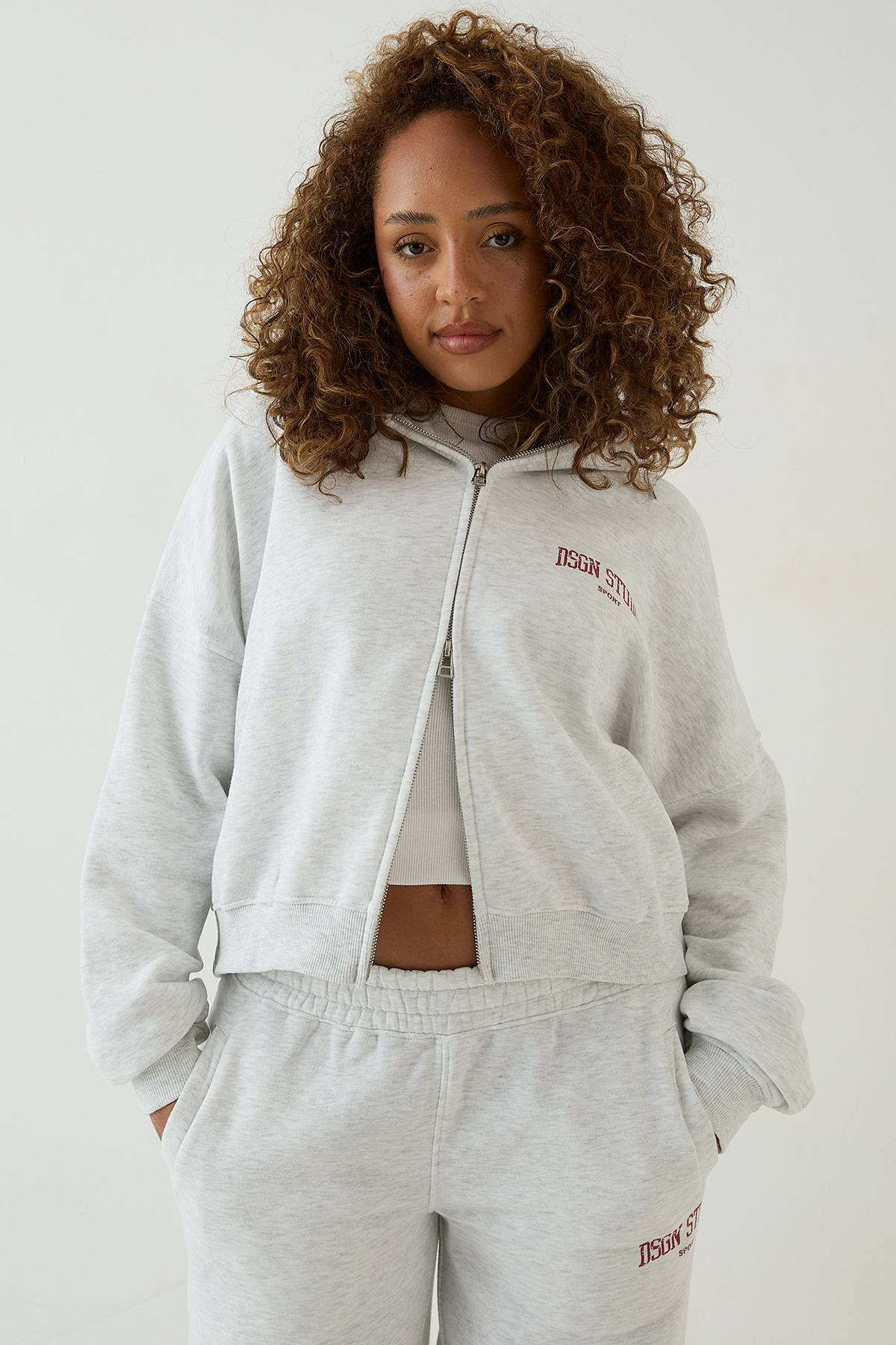 Sweat À Casynthétiqueche Boxy Zippé Imprimé Universitaire Dsgn Studio