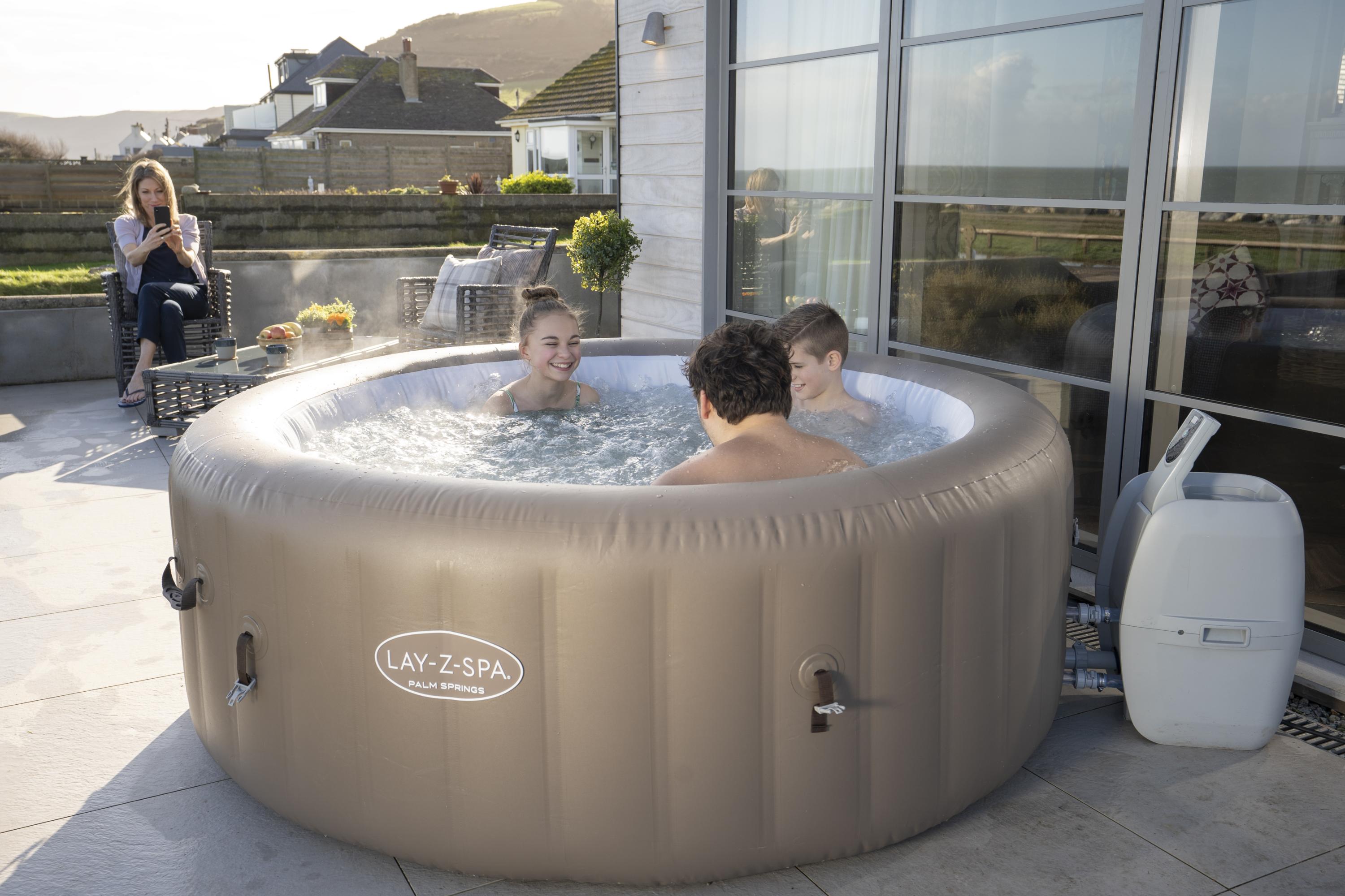Bestway® LAY-Z-SPA® Whirlpool Palm Springs AirJet™ Ø 196 x 71 cm, rund