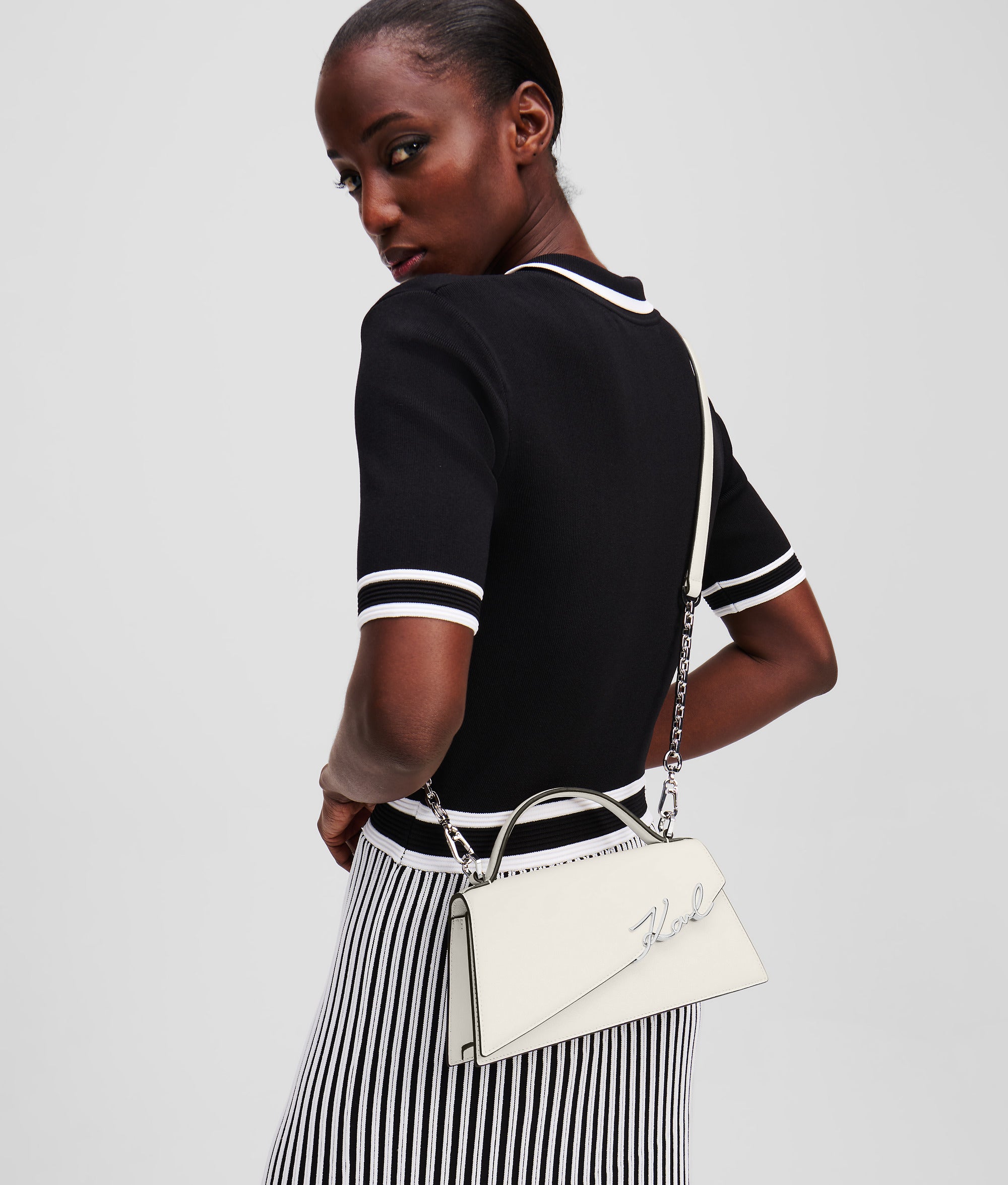 K/Signature slim crossbodytas