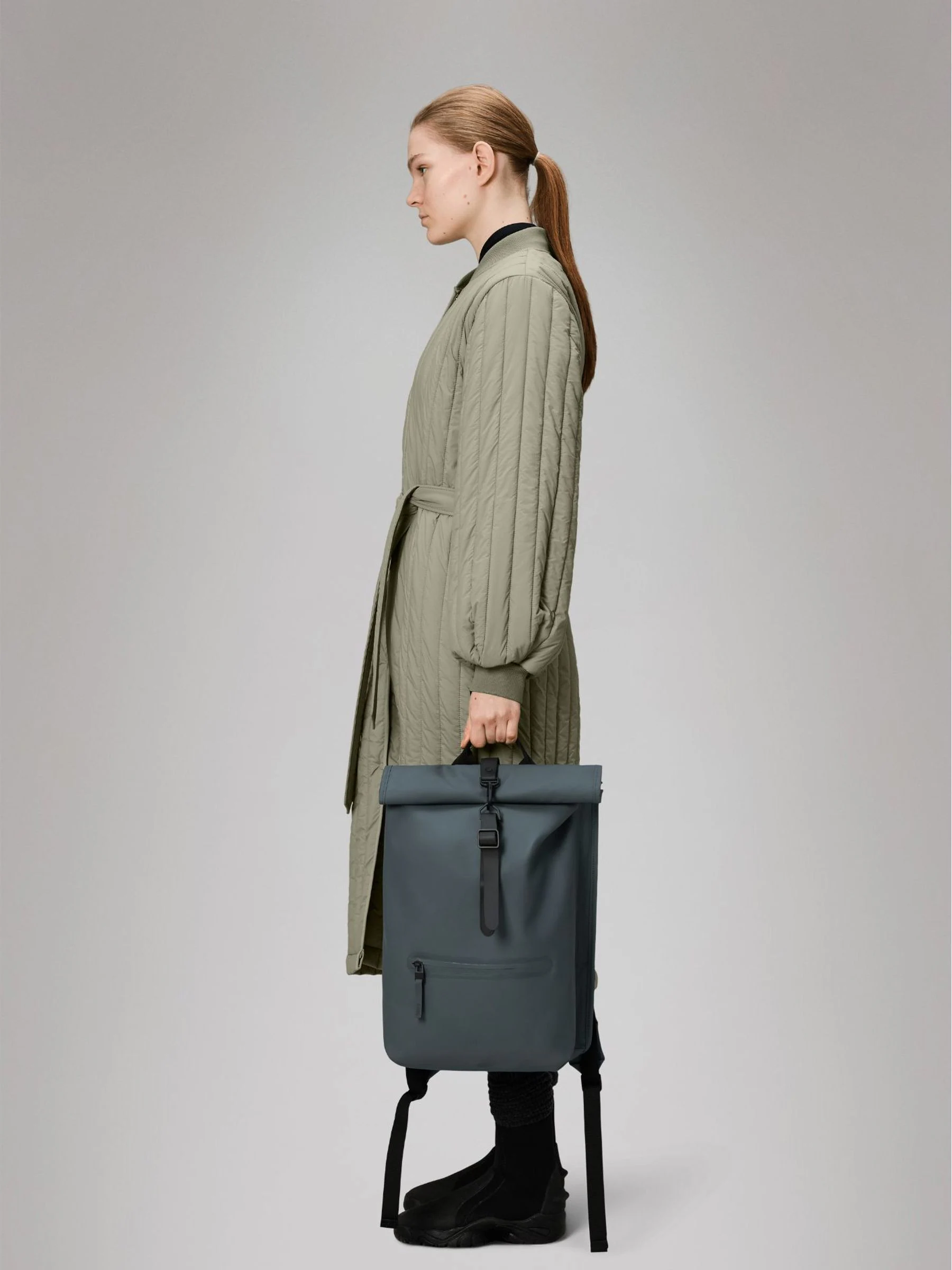 Blauw - Rains Rolltop Waterproof Rucksack
