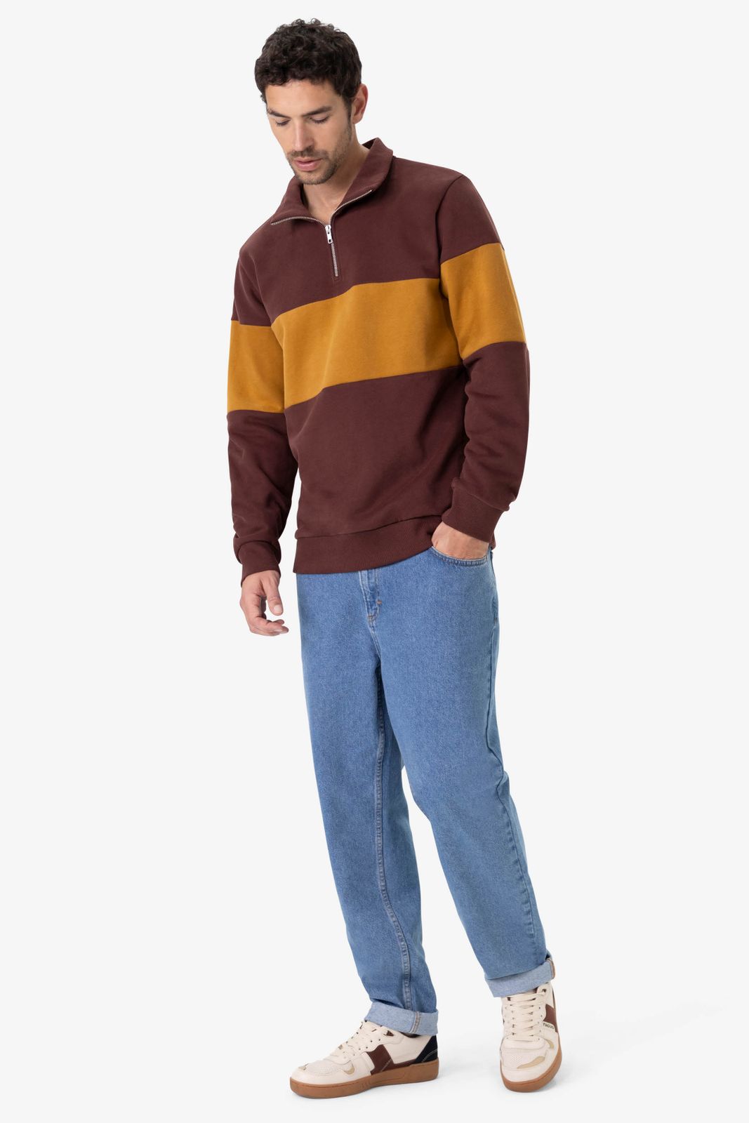 Donkerbruine sweater met streep