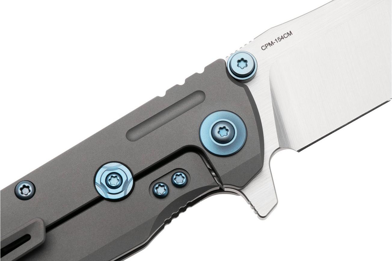 Reate District 9 V2, 9DV2-BE-SAT-TI-BLU, Satin 154CM, Bead Blasted Titanium, Blue Hardware zakmes