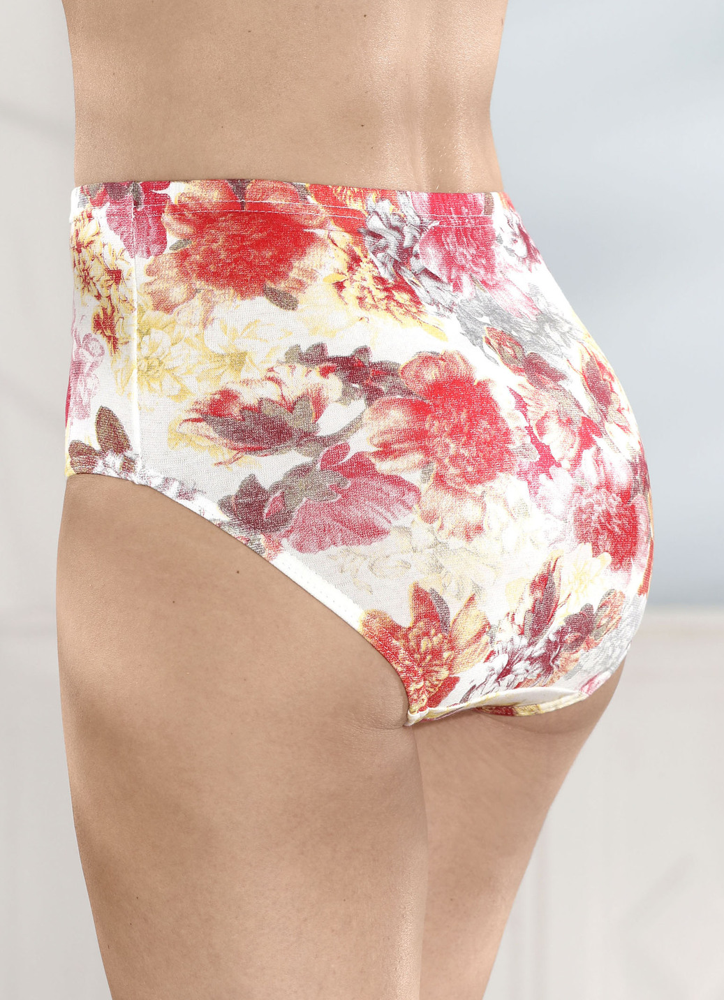 Viererpack Slips mit hübschem Floraldessin