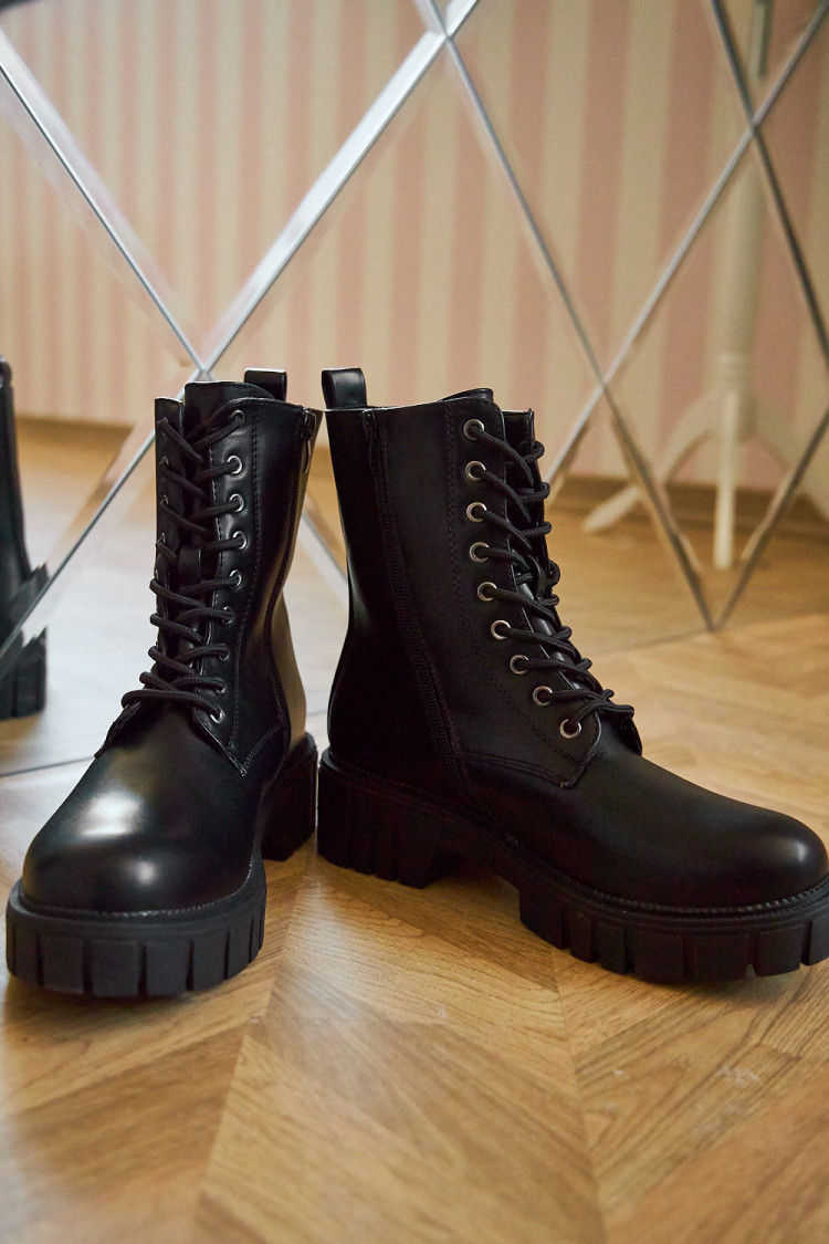 Bottines noires à lacets