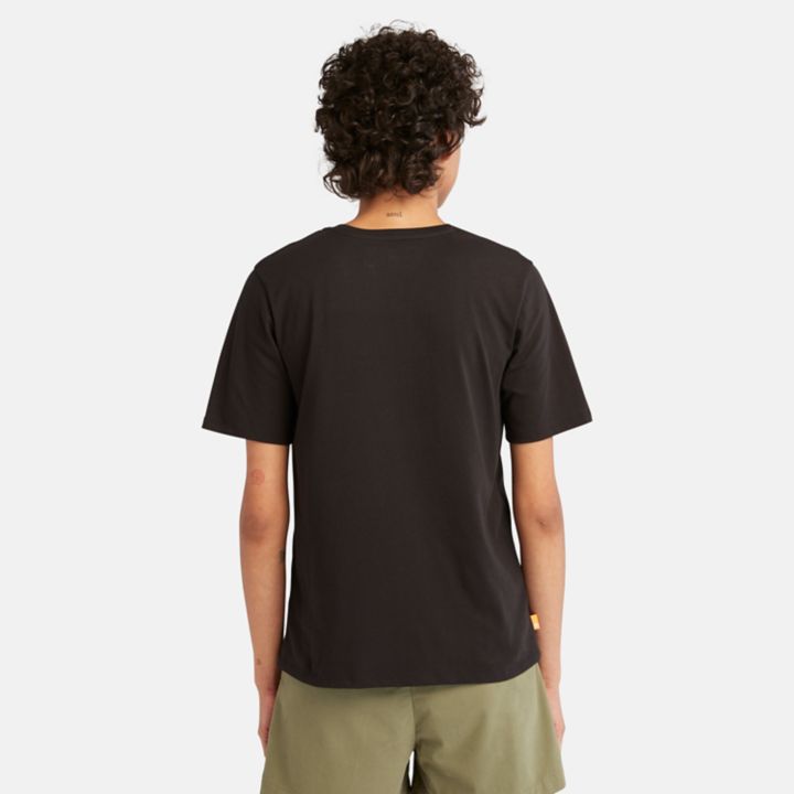 Camiseta feminina preta com logo da Stack
