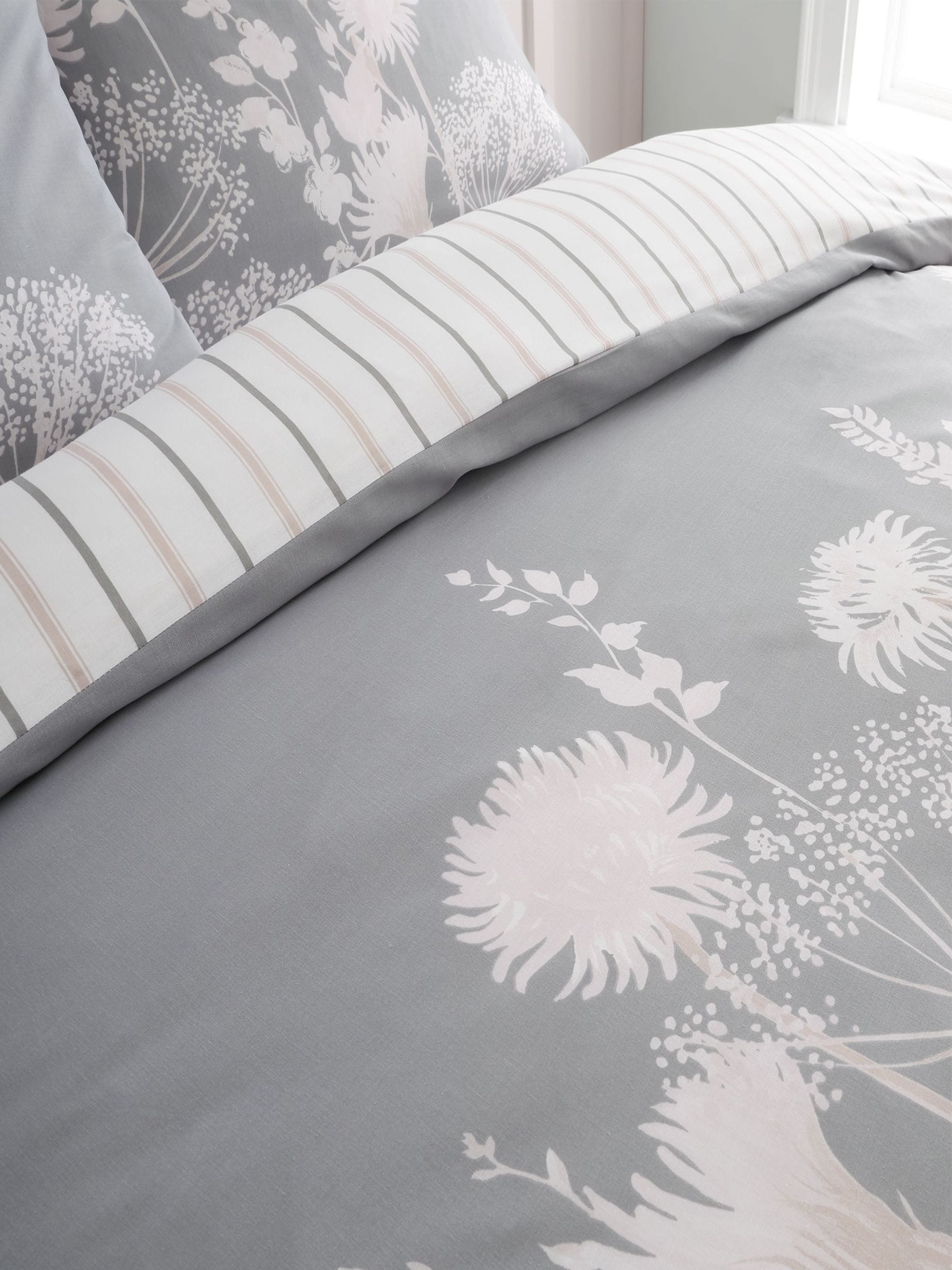 Catherine Lansfield - Meadowsweet omkeerbare dekbedovertrekset met bloemenprint