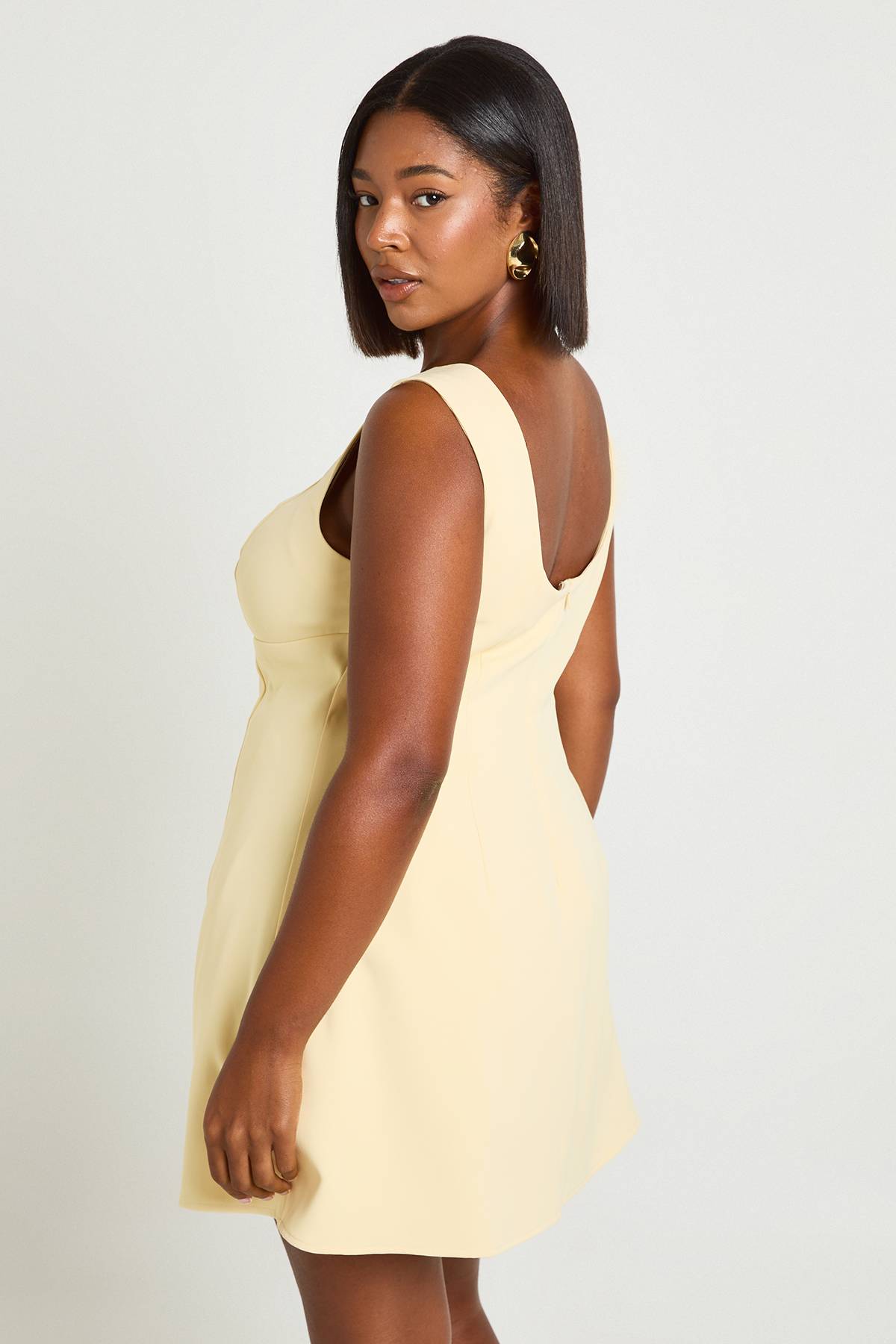 boohoo Robe Mini Trapèze Structurée Plus