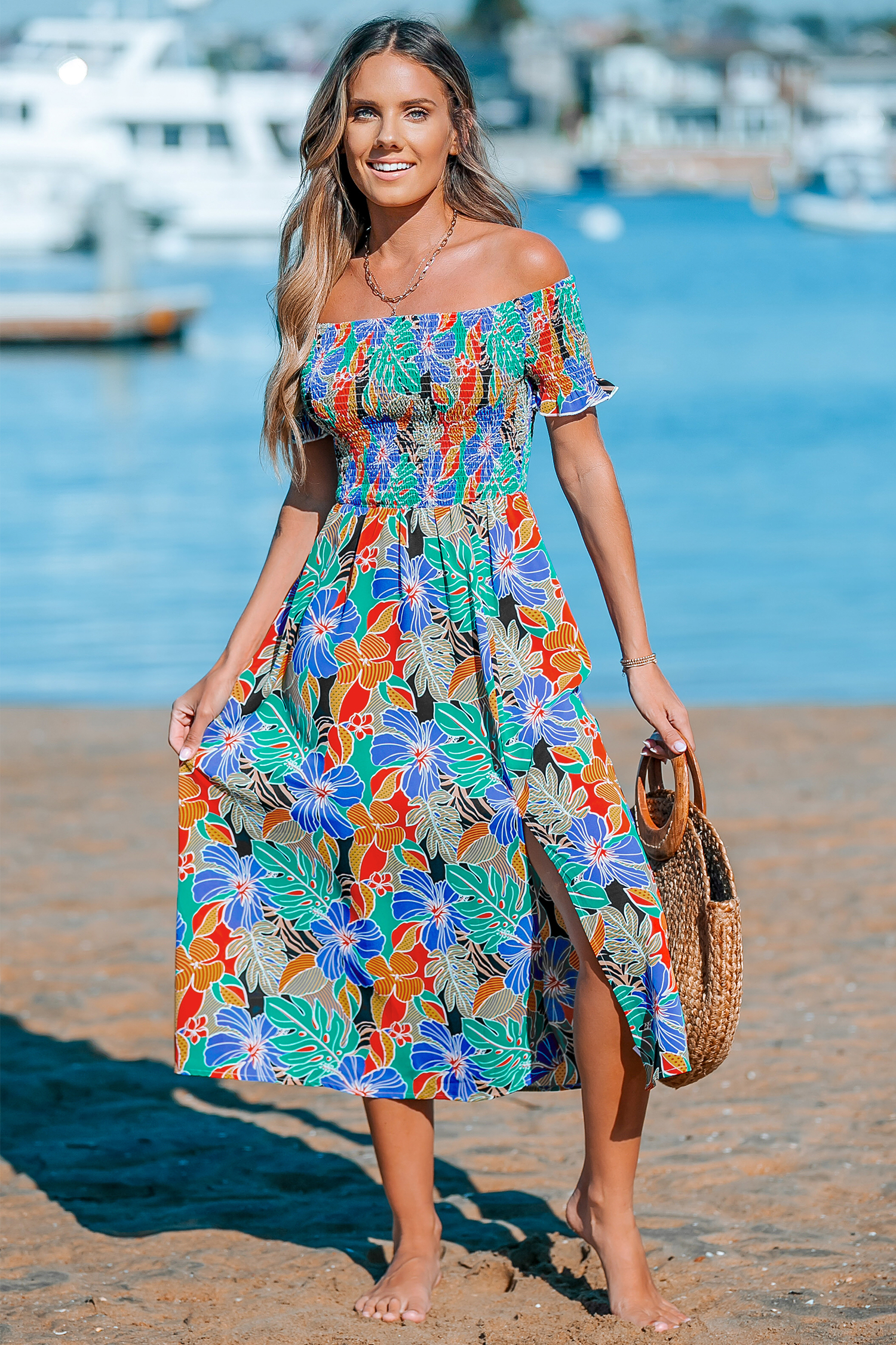 Robe maxi avec épaule dénudée à smocks et fleurs tropicales