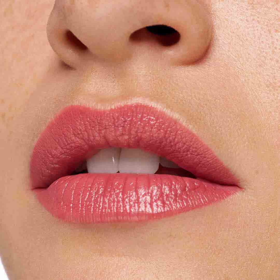 ESSENCE  Batom Luminous Shine