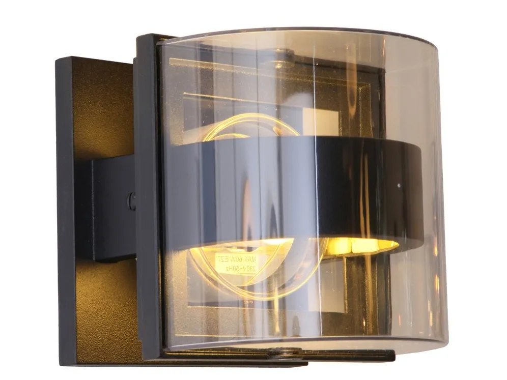[OUTLET] - Væglampen Mini Delta er i samme serie som den almindelige Delta, dog har Mini Delta et lidt anderledes udseende minder. Pæren er som ved Delta modellen også afskærmet, dog har Mini Delta af en bred metalkant i stedet for 3 små, denne metal
