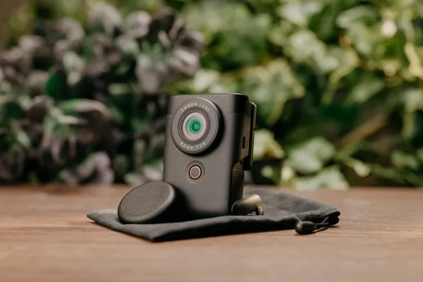 Canon PowerShot V10 - Advanced Vlogging Kit - digitalkamera - kompakt - 20.9 MP - 4K / 29.87 fps - Wi-Fi, Bluetooth - sort
