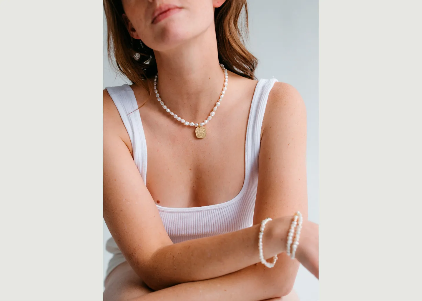 Collier de perles avec médaille Rosa Gisel B.