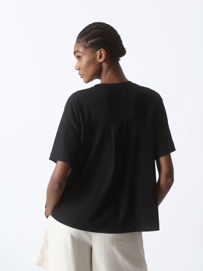 Camiseta texturizada - Preta