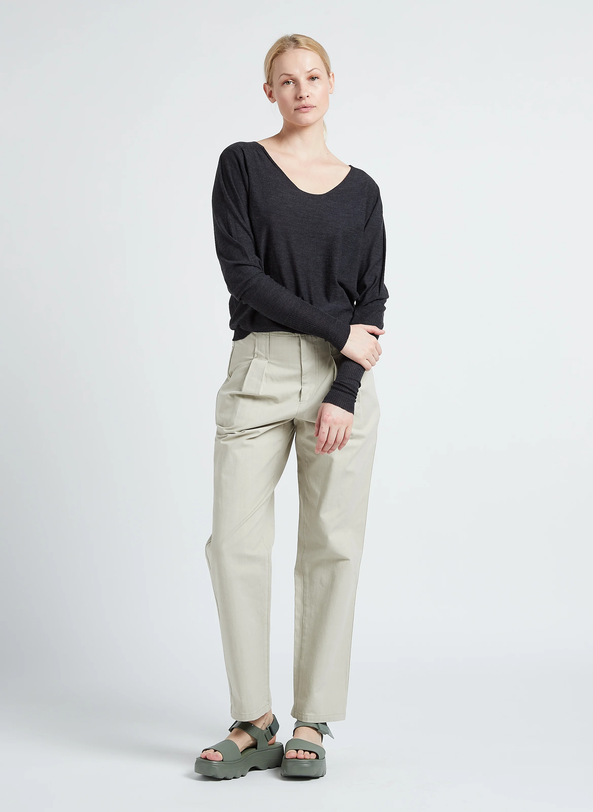 TABIS - Pull ample col V en laine| Gris
