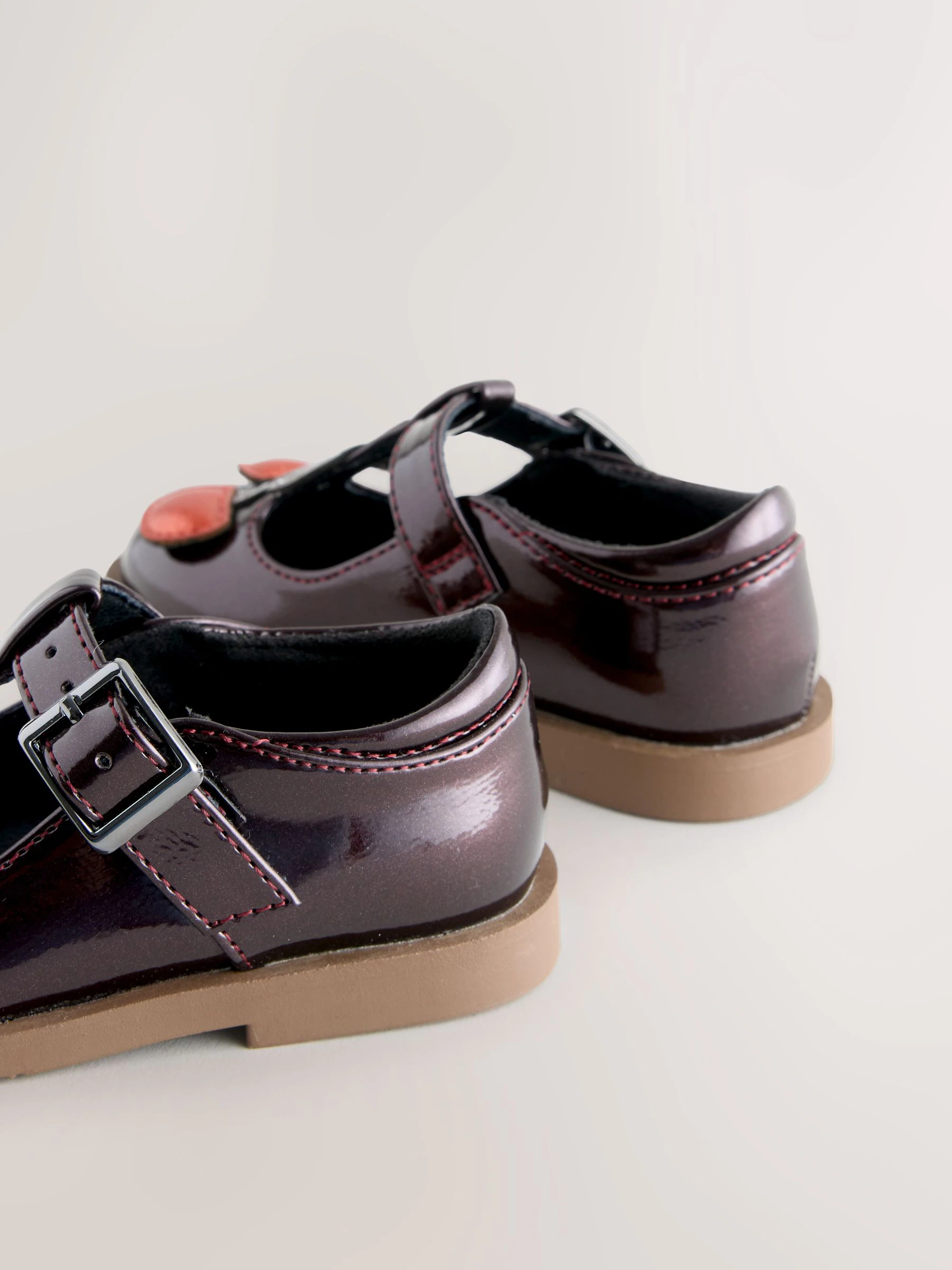 Burgundy Red Cherry - T-bandschoentje