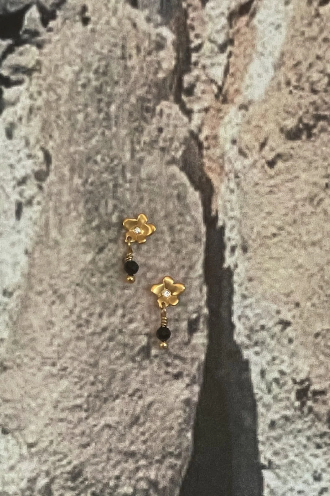 Stine A Tres Petit Garden Flower Earring W. Black Spinel