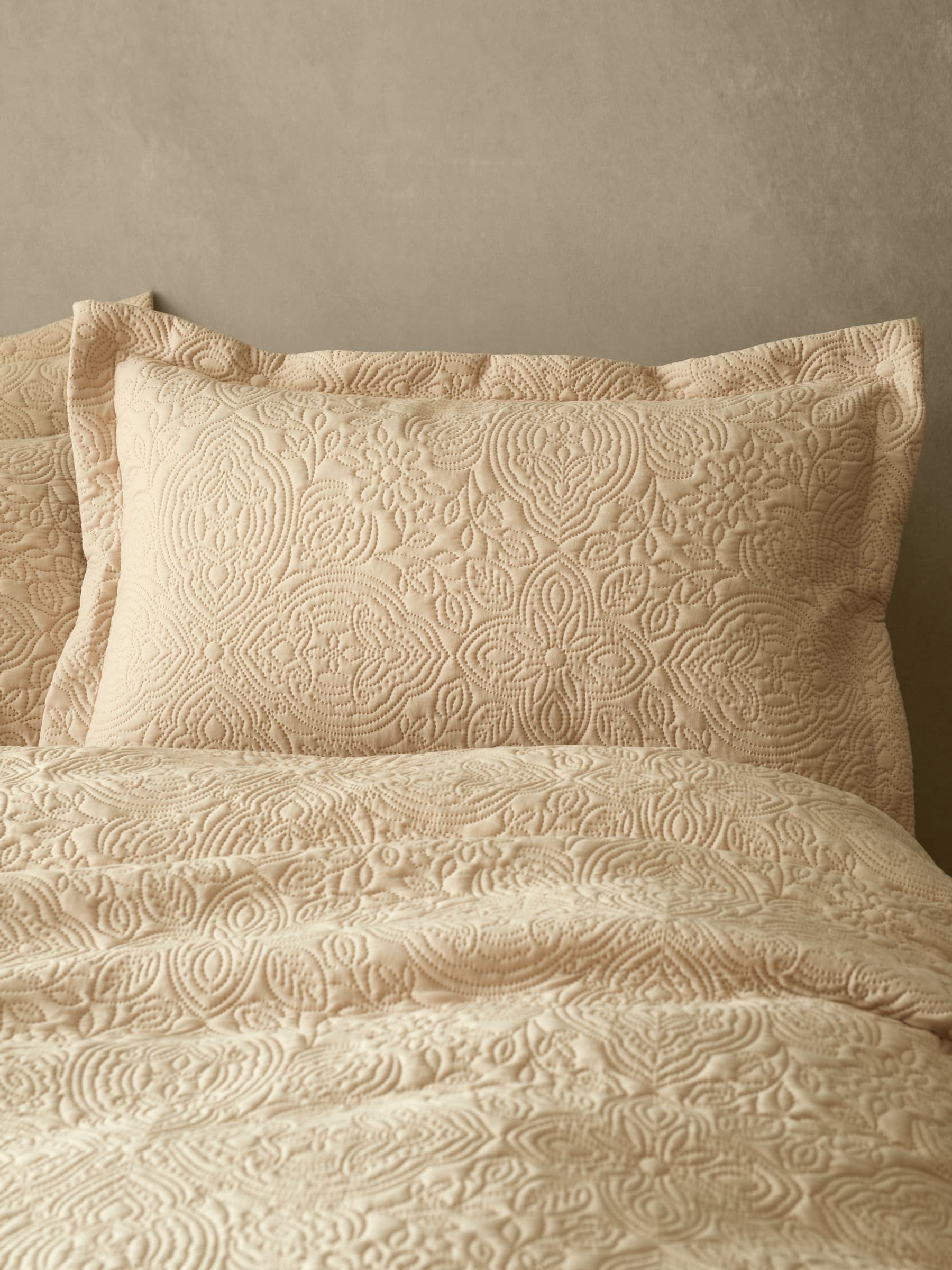 Pineapple Elephant Casablanca Pinsonic Pillowsham Pair